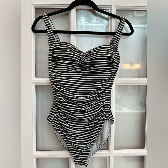 Bond Eye Australia Swimsuit D/DD Cup One Piece Black White Striped Size 6 US - Picture 10 of 11